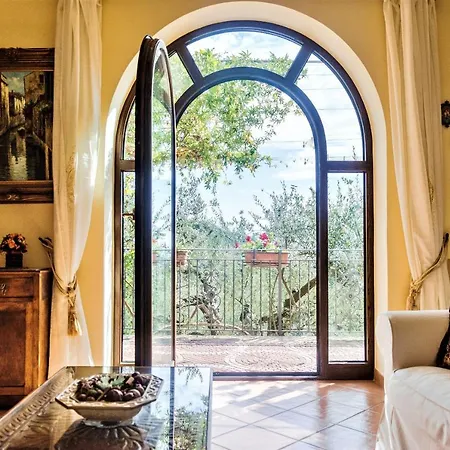 32 Via La Cava Villa Massa Lubrense