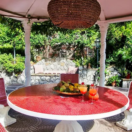 Villa 32 Via La Cava *